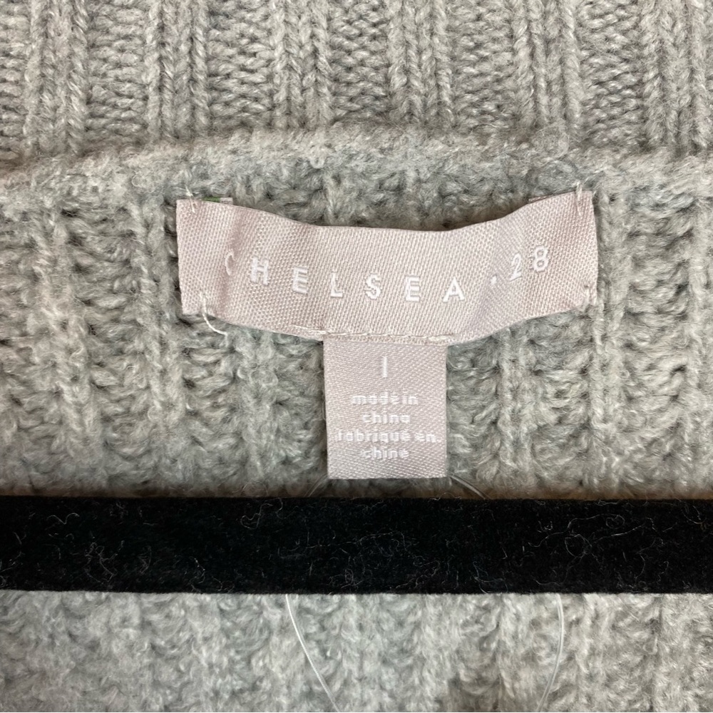 Chelsea28 Grey Vneck Wool Sweater NWT Size Large - Picture 5 of 6